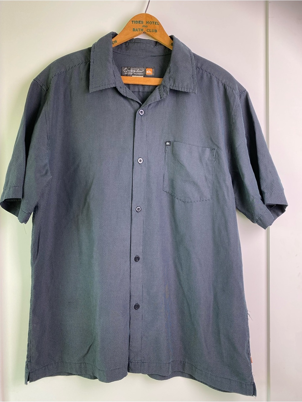 Quiksilver Men's Short Sleeve Button-Up Shirt in Dark Blue with Grey